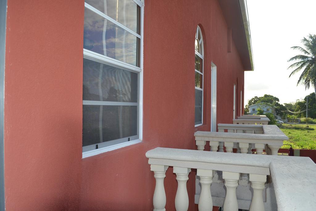Montecristo Inn Piarco Exterior foto